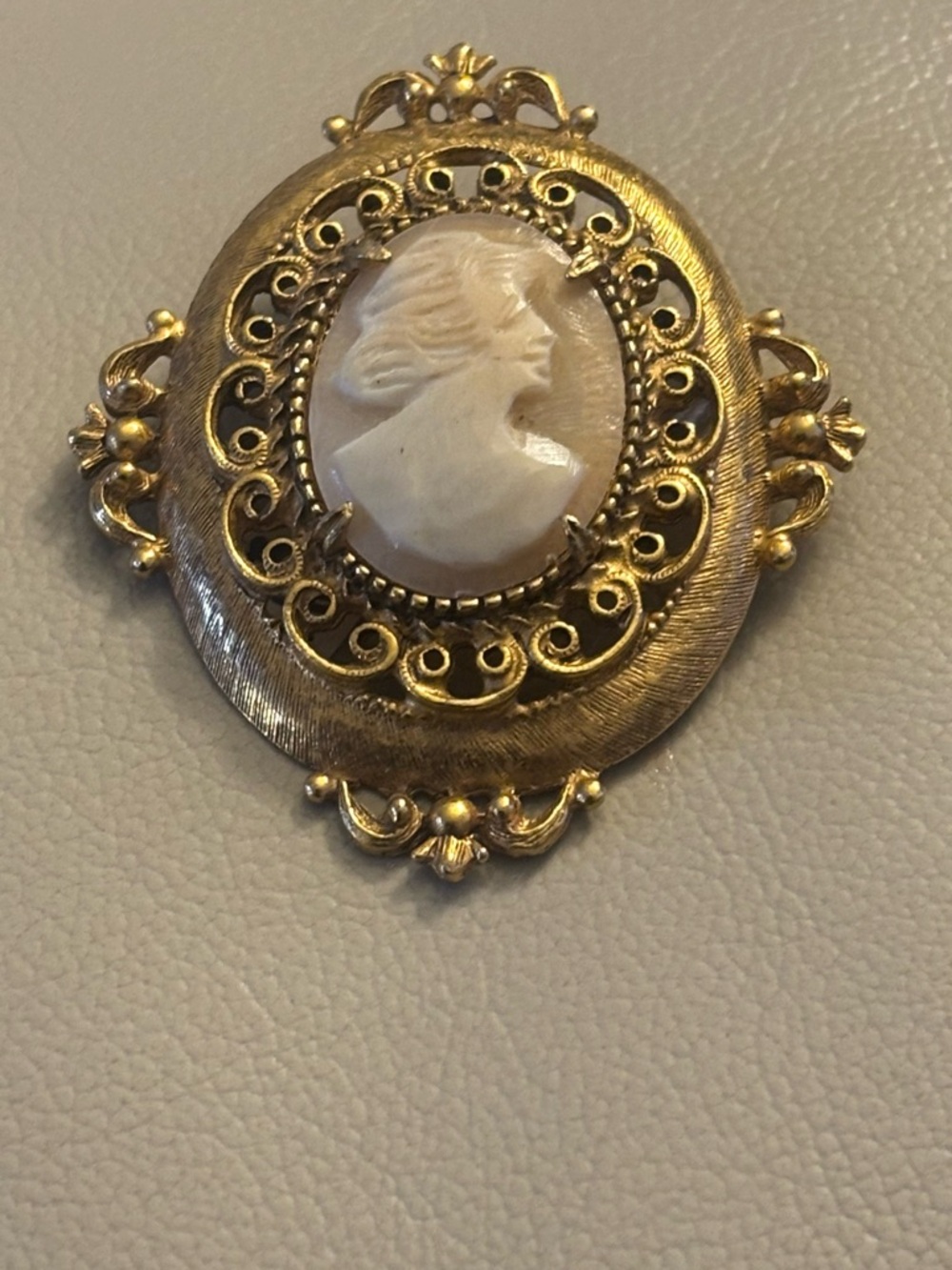 vintage Florenza shell cameo brooch